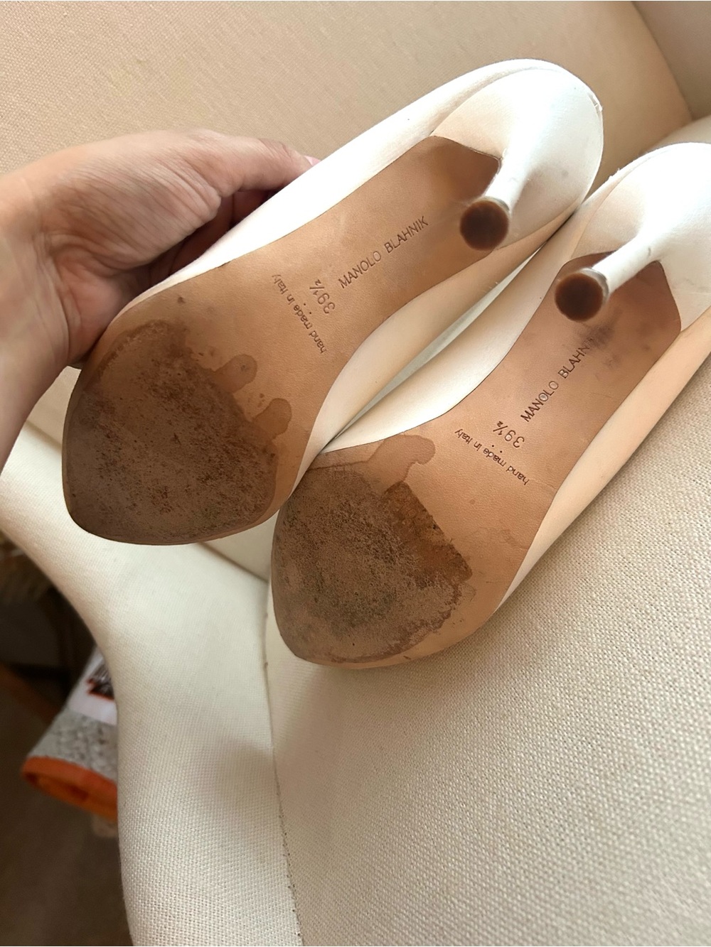 Manolo Blahnik Ivory Satin Pointed Toe Pumps with Crystal Buckle Accent 39.5 - Picture 8 of 11